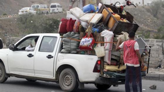 آلاف النازحين يغادرون منازلهم بإتجاه المناطق المحررة في اليمن