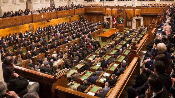 على الطريقة الفرنسية: البرلمان الكندي يوافق على قانون يسمح للسلطات الكندية بتوسيع عمليات المراقبة