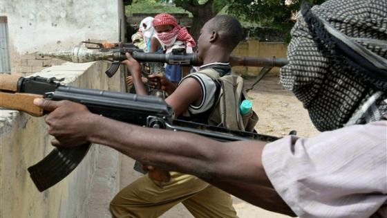 الداخلية الكينية تعلن عن تعرض إحدى القرى الكينية لهجمات من الشباب الصومالي